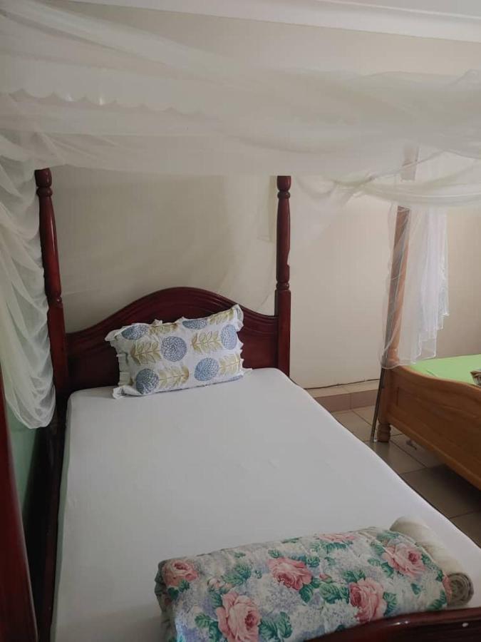 NEW AFRICAN VILLAGE Entebbe Exterior foto
